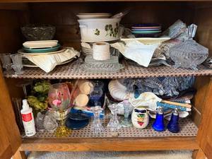 lot 282 image: Assorted Crystal and Glassware Collection with Decorative Dishes