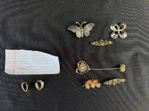 lot 406 image: Vintage Brooches and Monet Earrings Collection