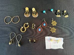 lot 409 image: Collection of Assorted Fashion Earrings