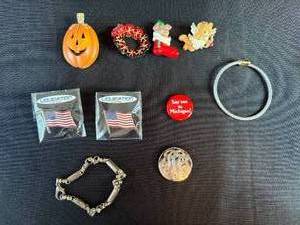 lot 416 image: Collection of Festive Brooches, American Flags, and Bracelets