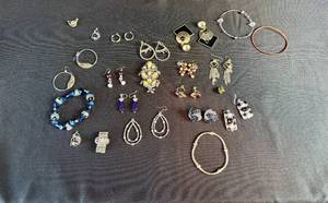 lot 421 image: Collection of Assorted Costume Jewelry Earrings and Bracelets