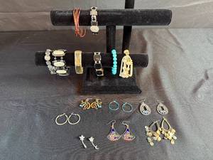 lot 423 image: Elegant Collection of Bracelets and Earrings