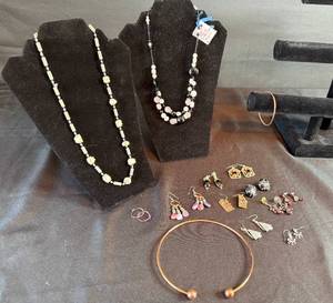 lot 426 image: Lot of Fashion Jewelry Including Earrings, Necklaces, and Bracelets