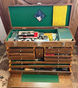lot 430 image: Vintage Machinist Tool Chest with Assorted Tools and Accessories
