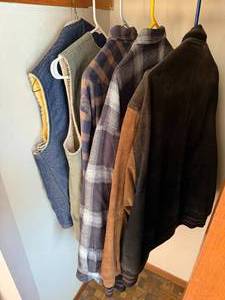 lot 433 image: Collection of 5 Outerwear Pieces Including Woolrich and Carhartt Vests