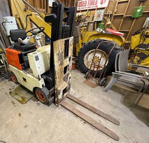 lot 4 image: Used Clark Forklift with Dual Forks
