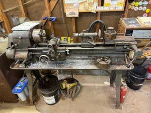 lot 7 image: Vintage Logan Model 922 Screw Cutting Lathe