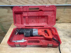 lot 120 image: MILWAUKEE 6509-22 Corded Reciprocating Saw with Case