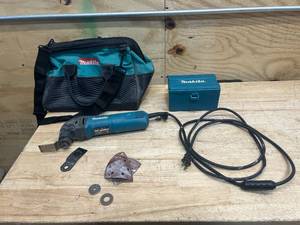 lot 123 image: MAKITA TM3000C Corded Multi-Tool with Bag
