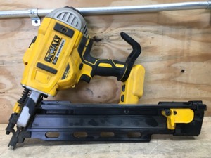 lot 145 image: Non-Working DeWalt Cordless Plastic Collated Framing Nailer Model # DCN21PL