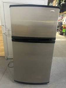 lot 125 image: Whirlpool GR2SHKXKS02 Refrigerator