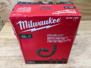 lot 61 image: Milwaukee 1-78 x 32 to 102 Expandable Hose Model # 49-90-1986
