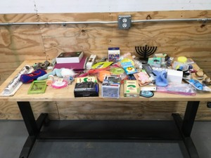 lot 148 image: Lot of Miscellaneous Products