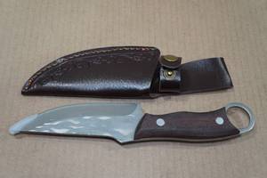 lot 21 image: Viking 9.5 Hammered Carbon Knife