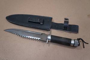 lot 23 image: 14 Carbon Steel Commando Knife