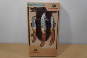 lot 25 image: Mossy Oak 3-Pack Wood Handle Fixed Blade Knife Set