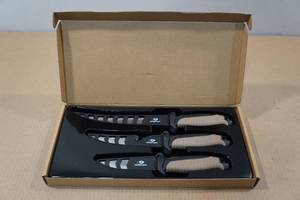 lot 33 image: Mossy Oak 3-Pack Hunting Knife Set