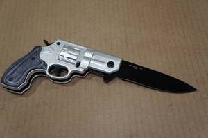 lot 38 image: Revolver Spring Assisted Pocket Knife