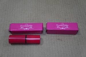 lot 41 image: 2 Femme Fatale Lipstick Knives