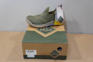 lot 83 image: Muck Boots Womens Outscape Low Shoes -Size 5