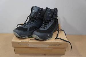 lot 113 image: Vasque 7850 ColdSpark UltraDry Hiking Boots -Mens 11