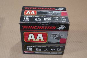 lot 153 image: 25 Winchester AA 12 Gauge 2-34 Super Handicap Heavy 7.5 Shot Shotshells