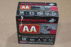 lot 154 image: 25 Winchester AA 12 Gauge 2-34 Super Handicap Heavy 7.5 Shot Shotshells