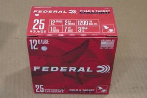 lot 156 image: 25 Federal 12 Gauge 2-34 7.5 Shot Shotshells