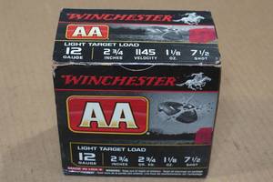 lot 166 image: 25 Winchester AA 12 Gauge 2-34 Light Target 7.5 Shot Shotshells
