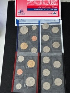 lot 76 image: 2002 P&D Mint Sets