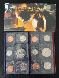 lot 64 image: 1995 P&D Mint Sets