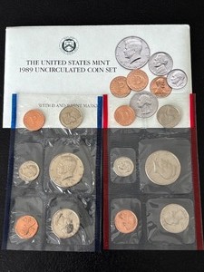 lot 54 image: 1989 P&D Mint Sets
