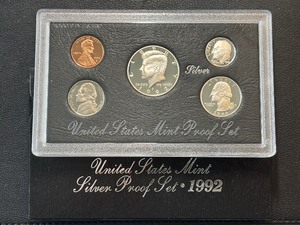 lot 48 image: 1992-S U.S. Mint Silver Proof Set