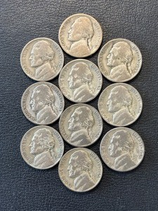 lot 16 image: Silver War Nickels