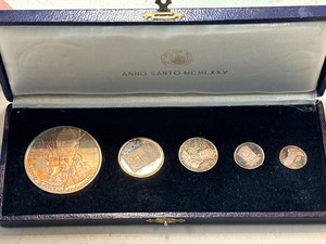1975 Anno Santo Coin Set