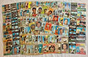 lot 10 image: Collection of Vintage Baseball Sports Trading Cards