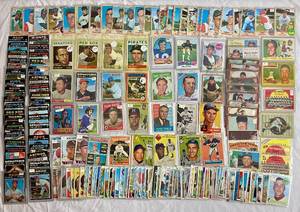 lot 17 image: Collection of Vintage Baseball Sports Trading Cards
