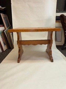 lot 7 image: Solid Oak Table