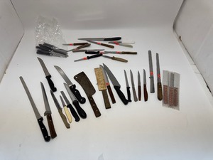 lot 10 image: Lot of Knives