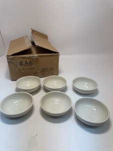 lot 17 image: Lot of (32) Bowls