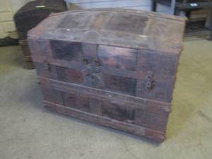 (EW3) Antique Chest Trunk 33 x 22...