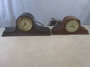 (A-2) 2 Vintage Elecric Clocks As-I...