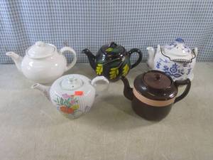 (CS) 5 Collector Tea Pots...