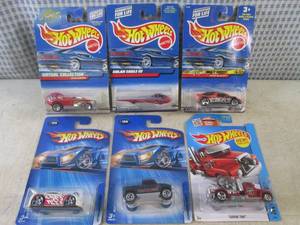 (EC1) Assorted Hot Wheels in Packag...