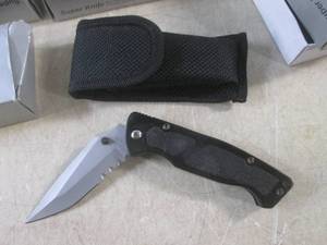 (EC1) 8 Folding Knives with Pouches...