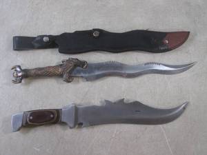 (EW4) 2 As-Is Fixed Blade Knives 16...
