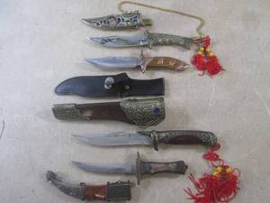 (CSB) 4 As-Is Decorative Knives wit...