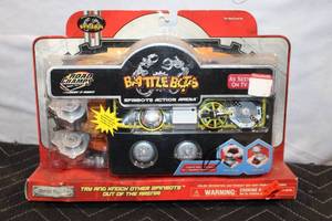 lot 121 image: BattleBots SpinBots Action Arena Playset by Road Champs