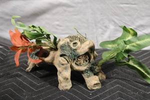 lot 129 image: Decorative Faux Coral Aquarium Ornament with Assorted Greenery