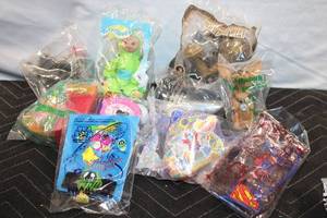lot 144 image: Collection of 8 Vintage Promotional Toys